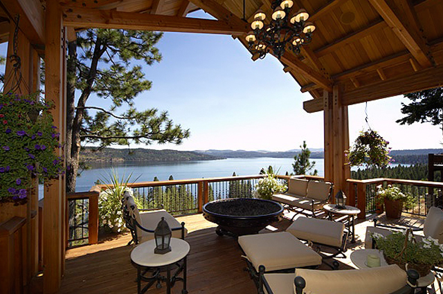 Outdoor Living on the Lake